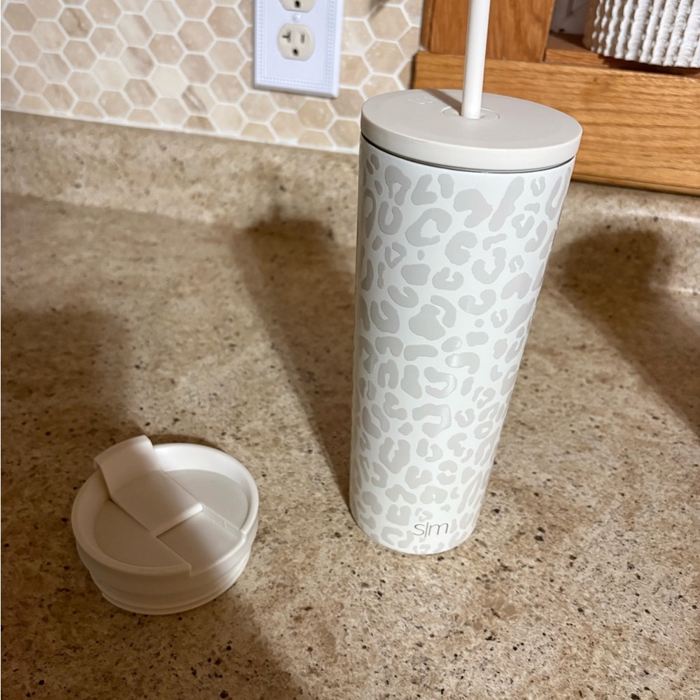 SLM Cream Leopard Print Tumbler with Straw